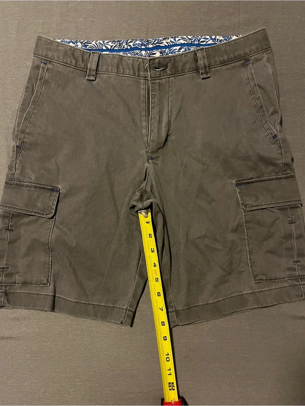 Tommy Bahama Men's Gray Cargo Shorts with Floral Waistband
